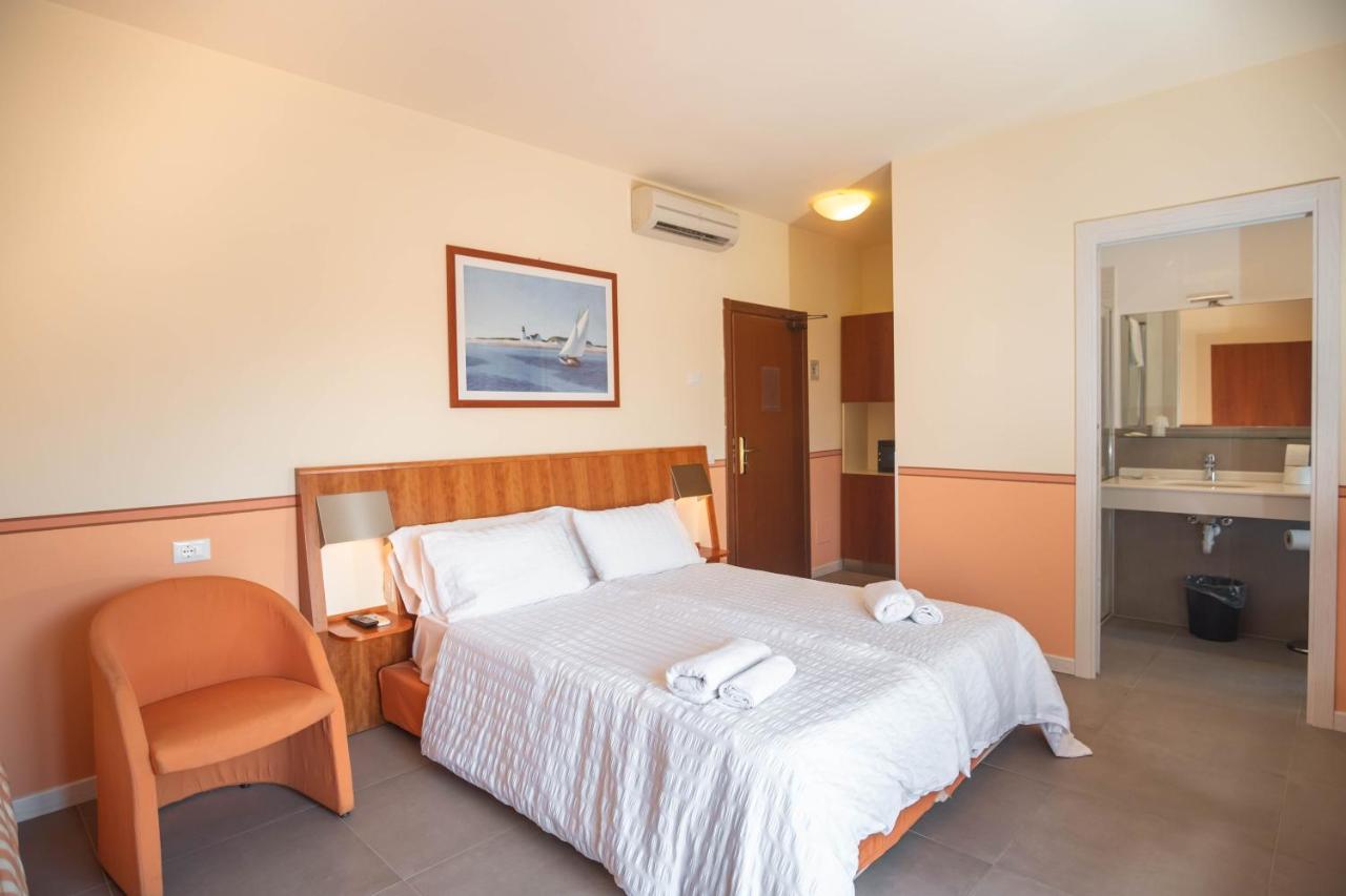 Hotel Romeo Torri Del Benaco Exterior photo