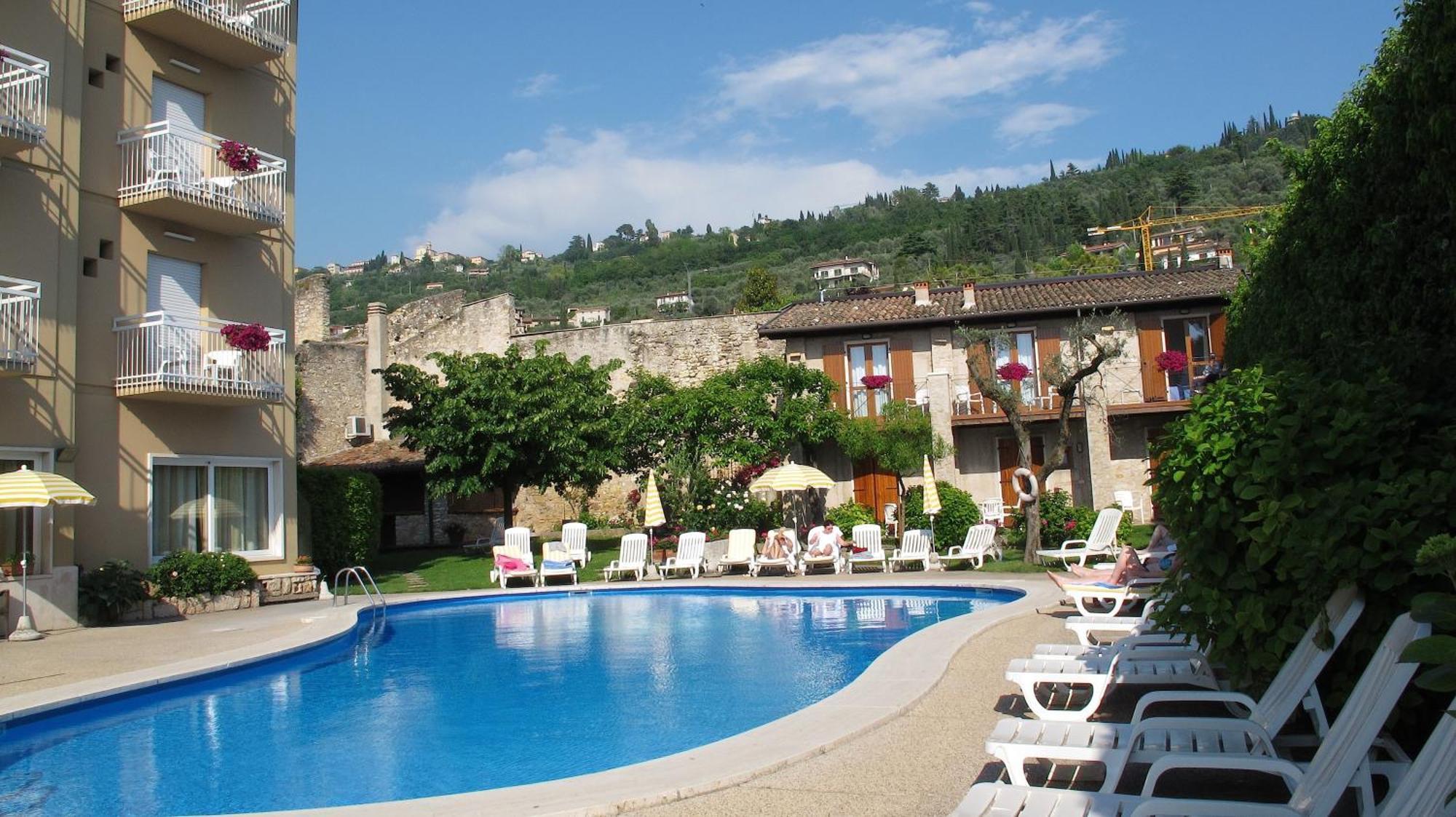 Hotel Romeo Torri Del Benaco Exterior photo