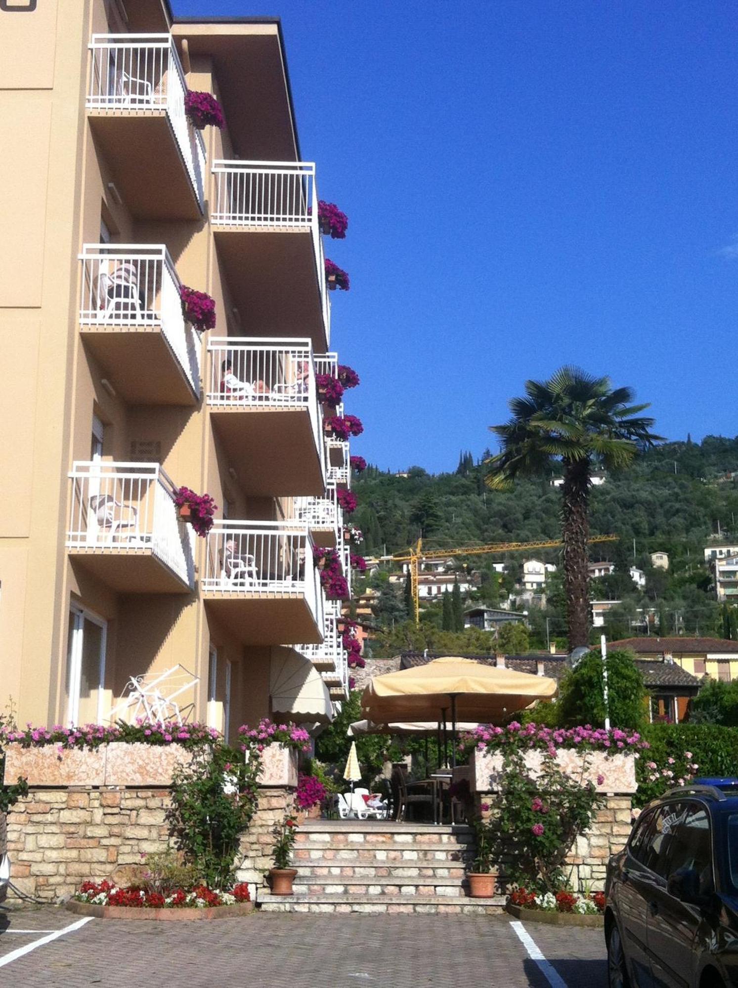 Hotel Romeo Torri Del Benaco Exterior photo